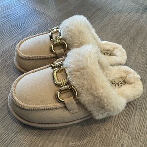 BEACH by Matisse Cozy Beige Fur-Lined Slippers